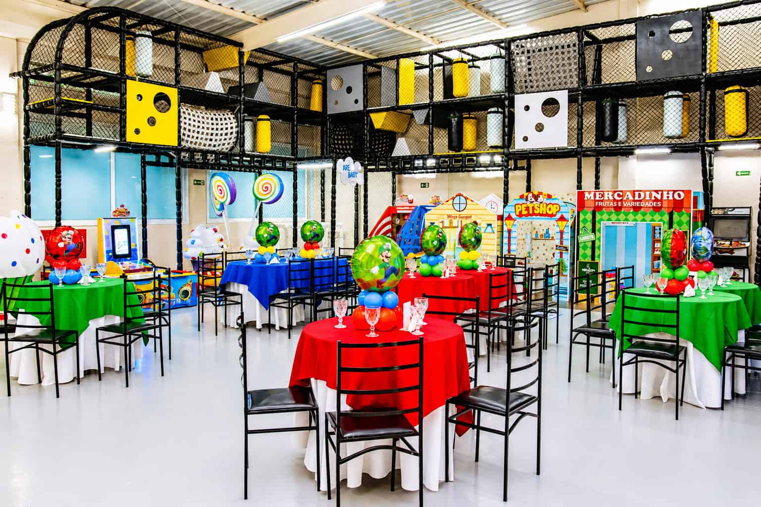 Brinquedão para crianças no Mega Agito Buffet Park em Hortolândia
